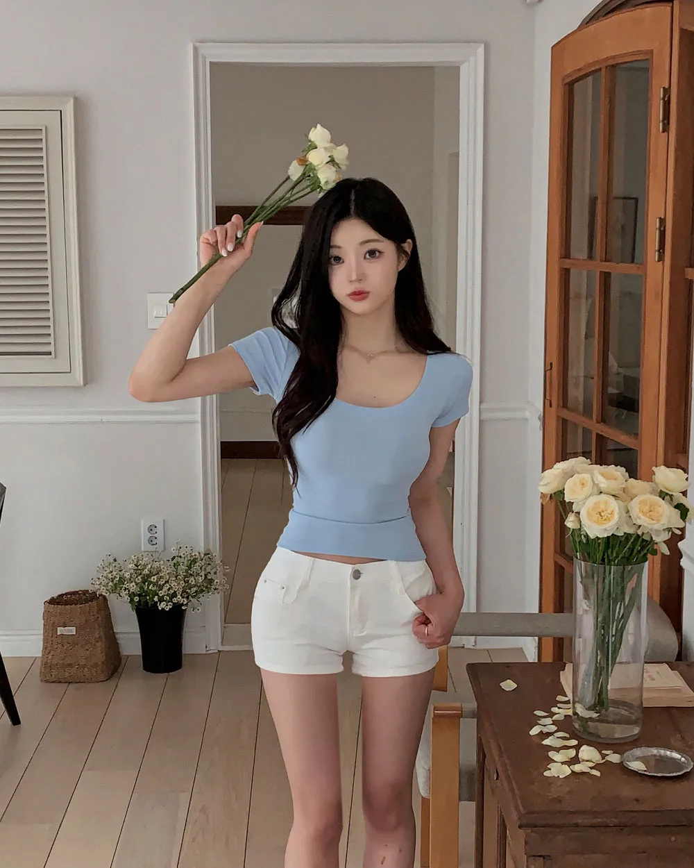 반팔 티셔츠 모델 착용 이미지-S1L60