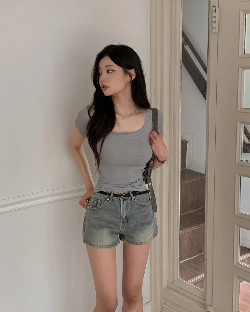 반팔 티셔츠 모델 착용 이미지-S1L90