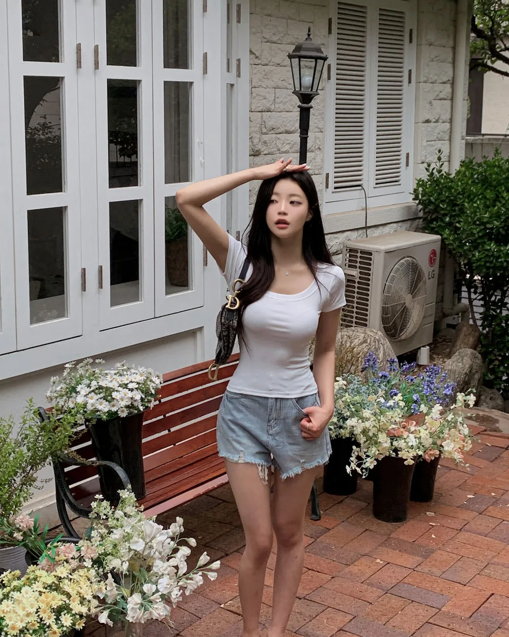 반팔 티셔츠 모델 착용 이미지-S1L57