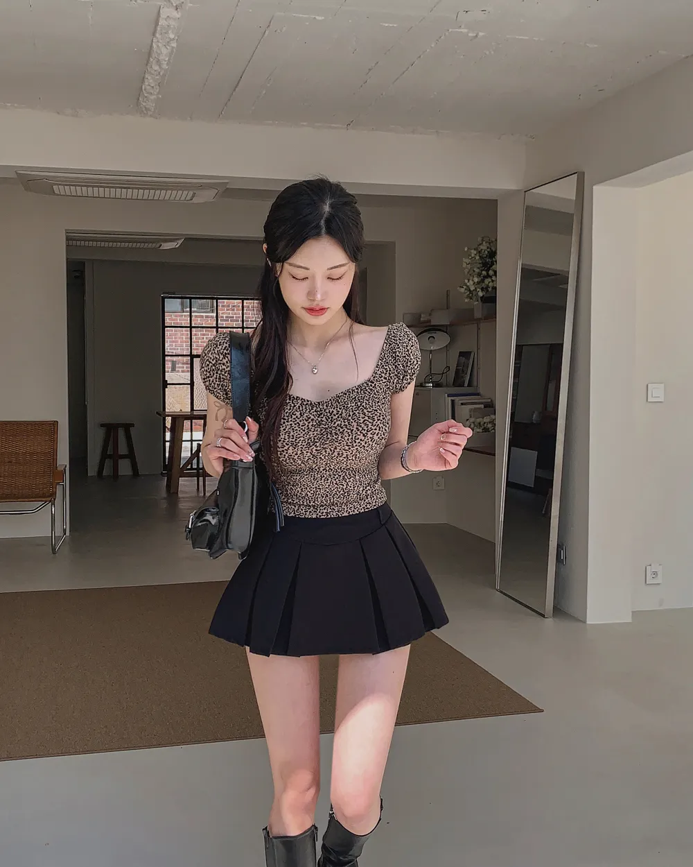 반바지 모델 착용 이미지-S1L154