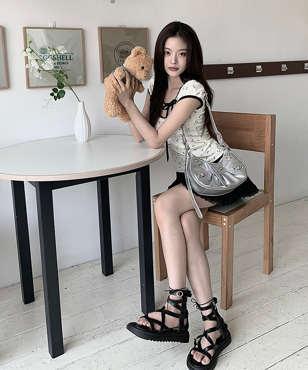 ラウンドネックパフスリーブリボン小花柄Tシャツ | レディース