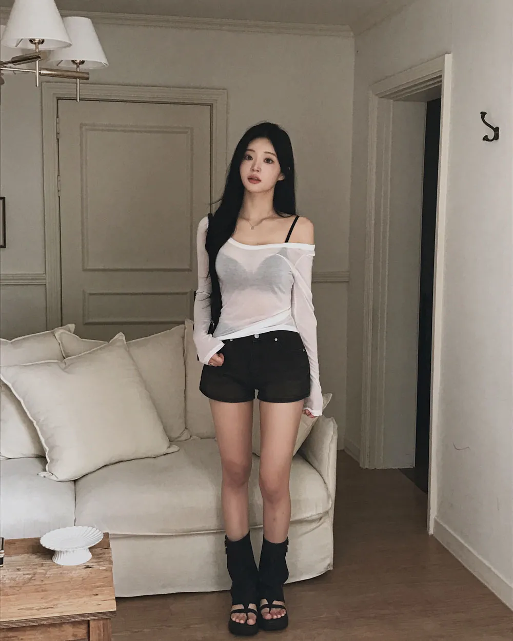 반바지 모델 착용 이미지-S1L147