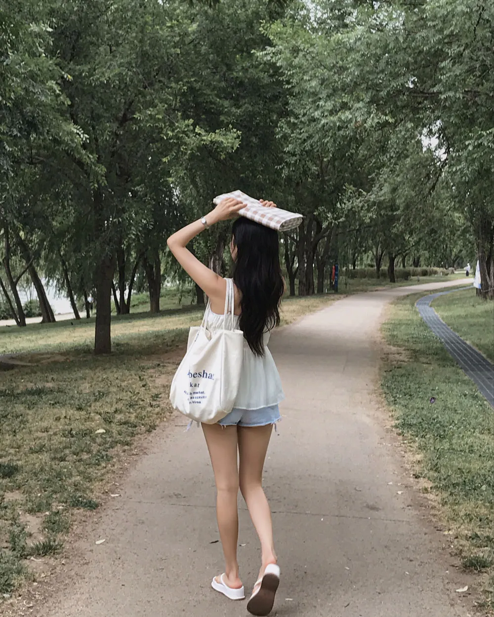 드레스 모델 착용 이미지-S1L17