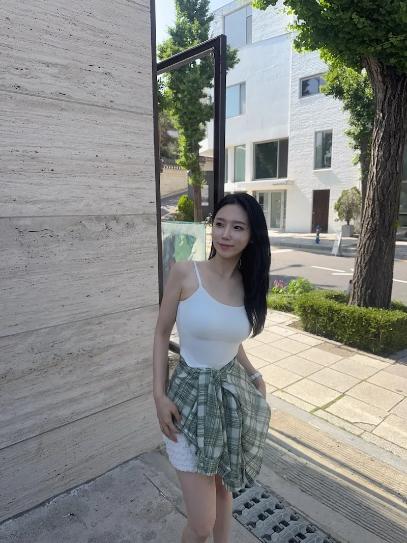 민소매 모델 착용 이미지-S1L14