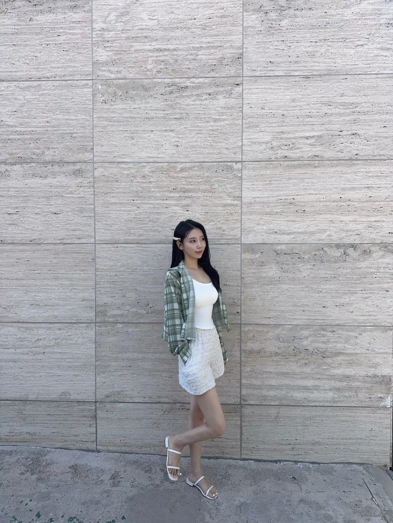 민소매 모델 착용 이미지-S1L16