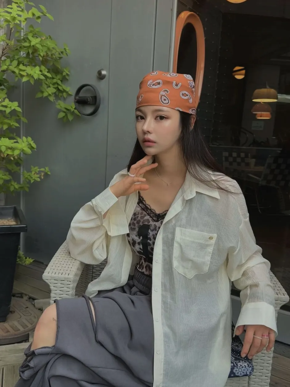 민소매 모델 착용 이미지-S1L11