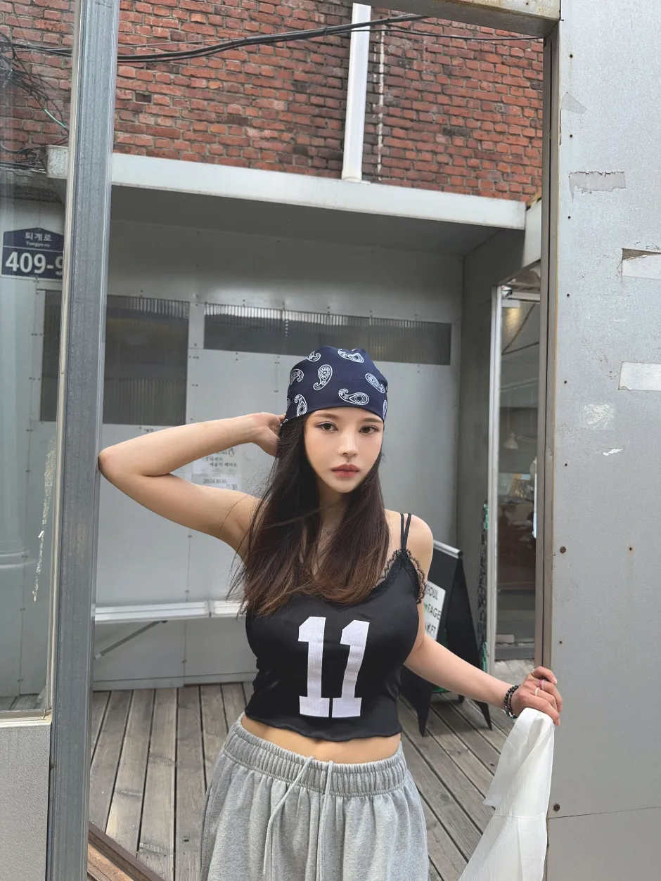 민소매 모델 착용 이미지-S3L1