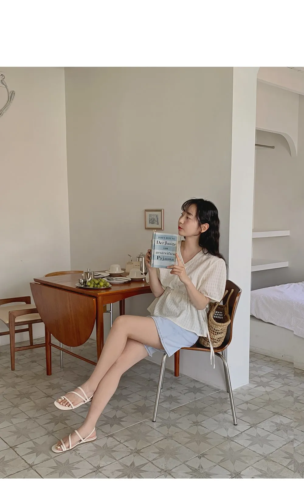 마인듀 브이넥 허리스트링 반팔 체크 블라우스