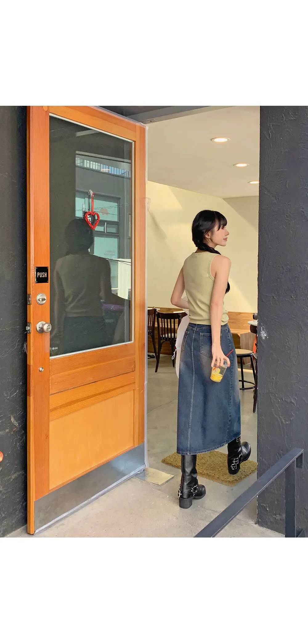 이지골지 라운드넥 슬림핏 베이직 나시