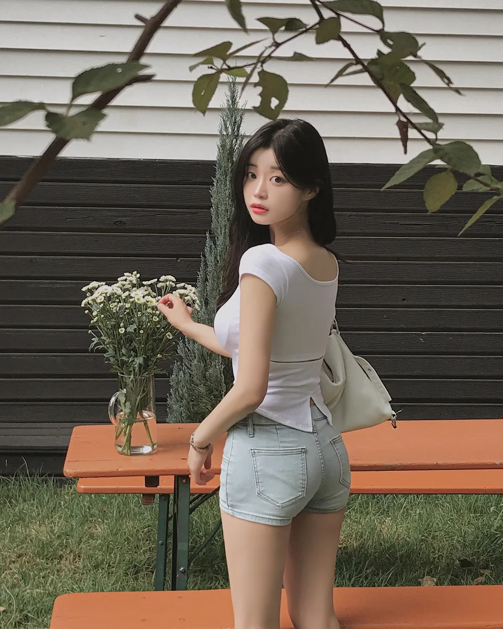 반바지 모델 착용 이미지-S2L18