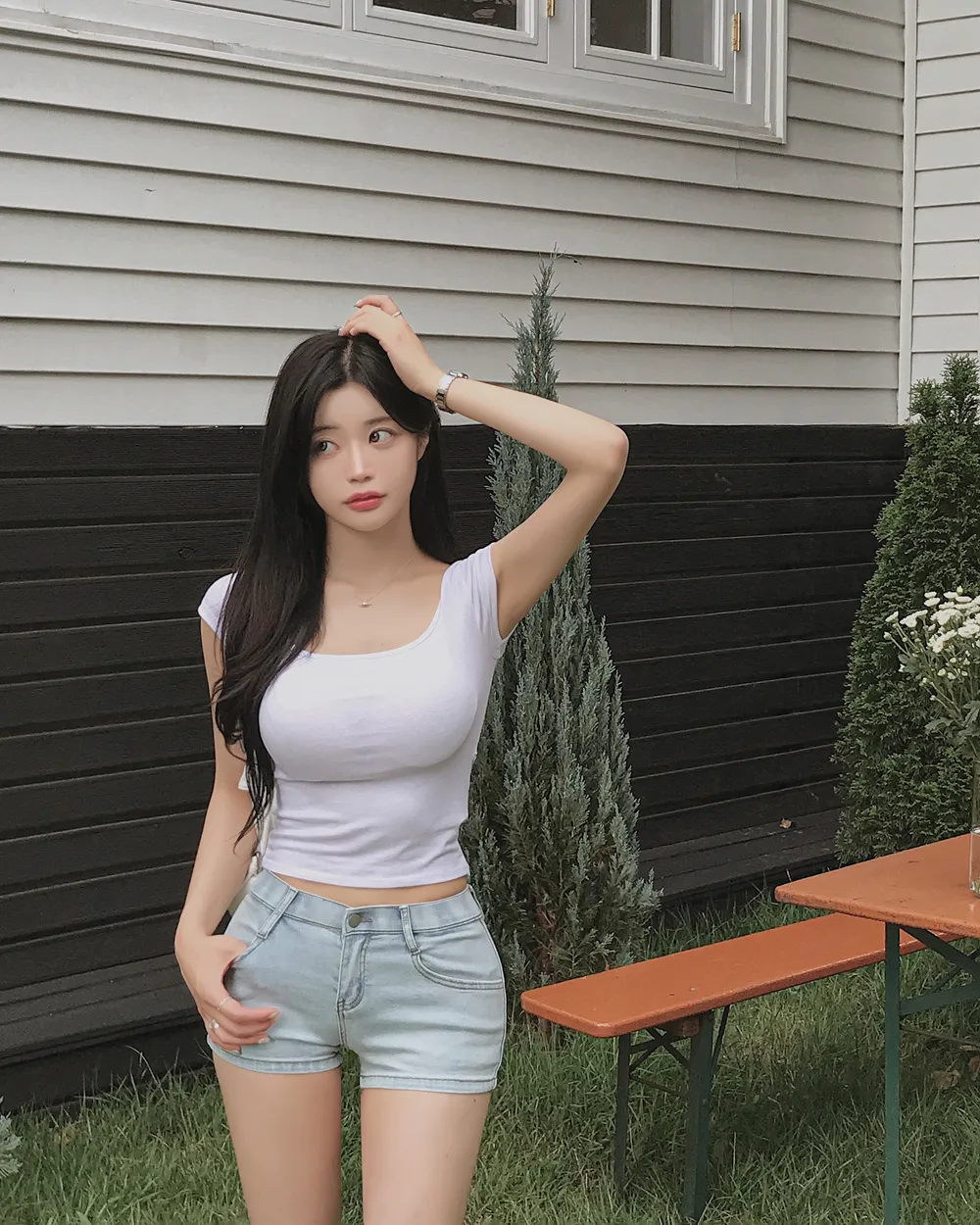 반바지 모델 착용 이미지-S2L10