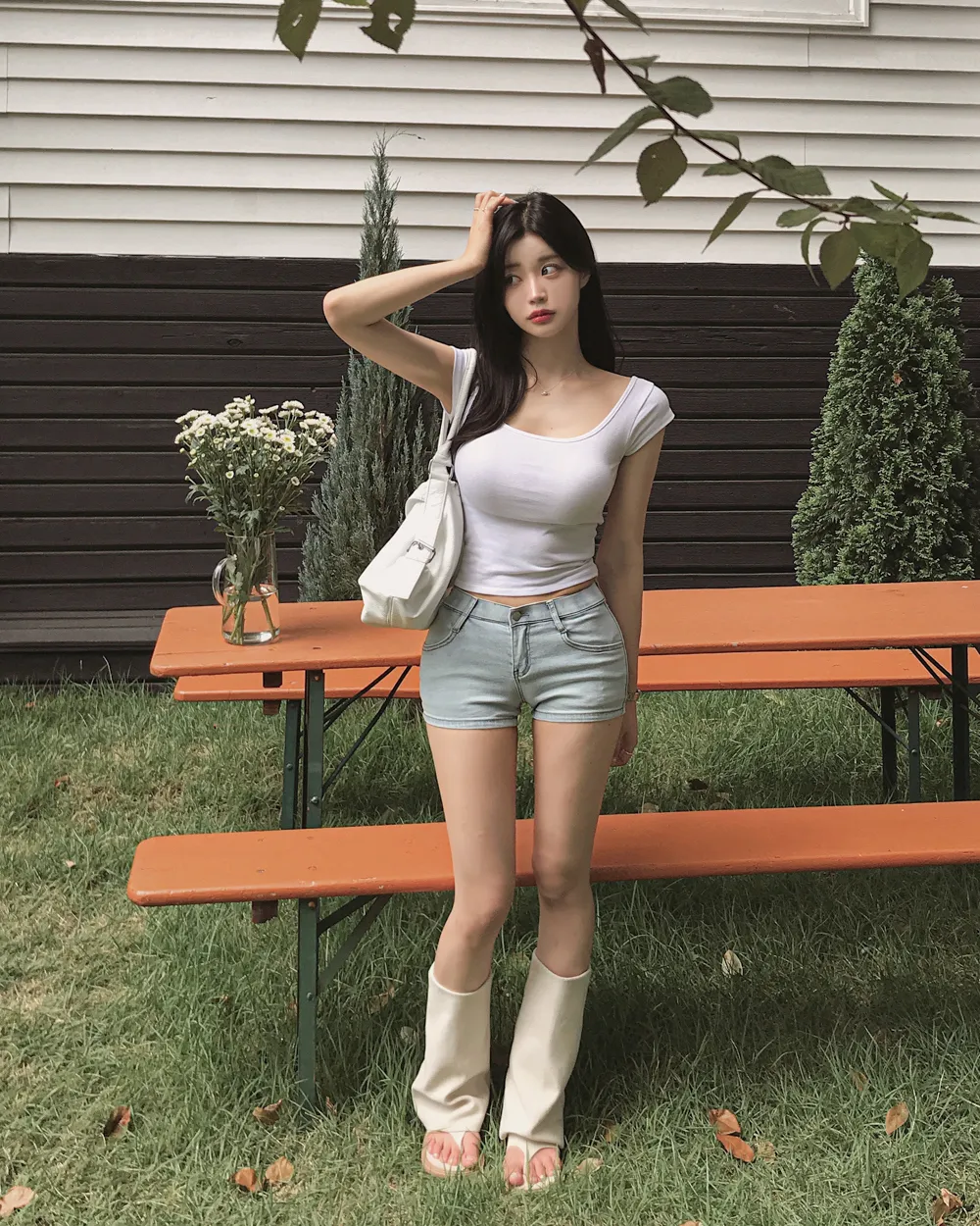 반바지 모델 착용 이미지-S2L20