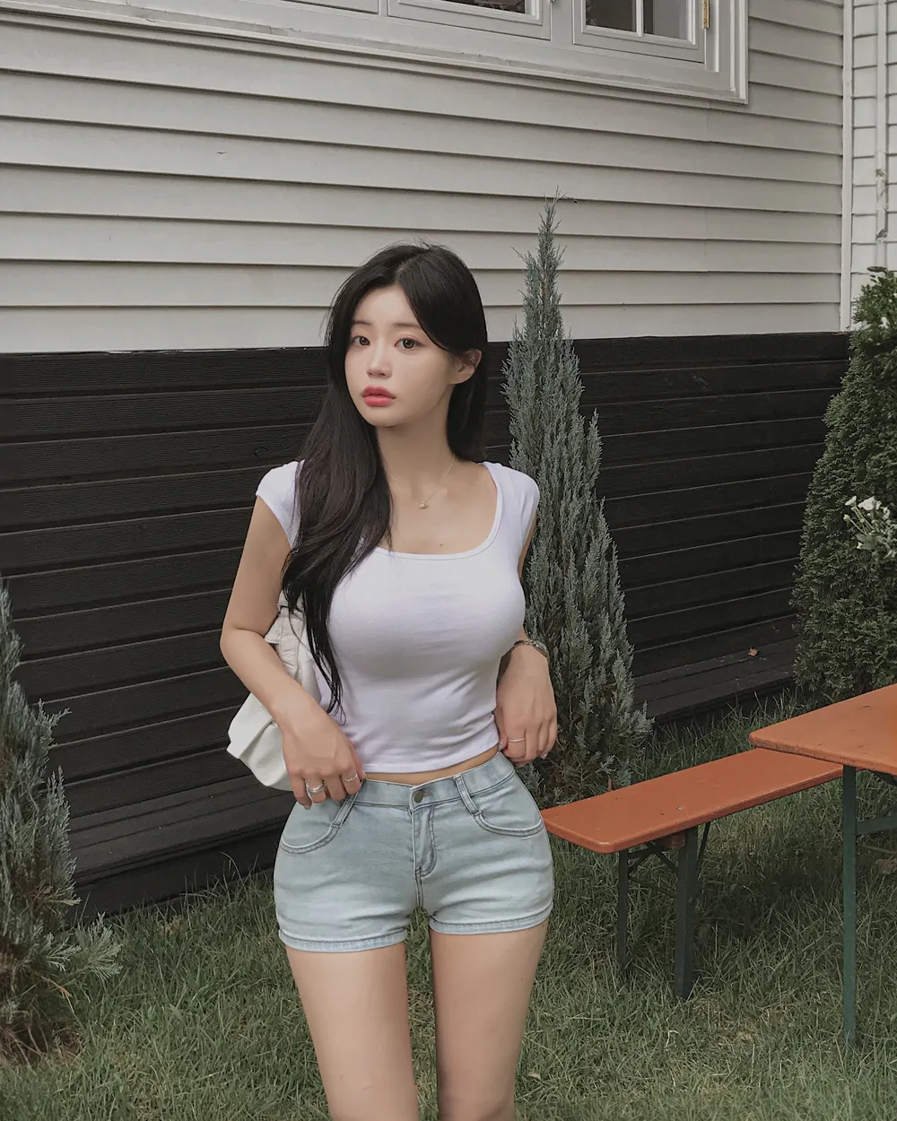 반바지 모델 착용 이미지-S2L11