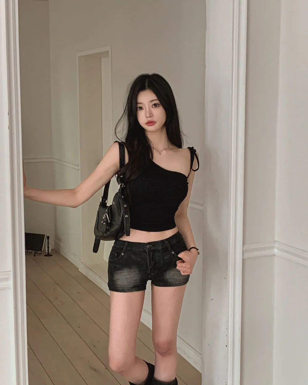 반바지 모델 착용 이미지-S1L54