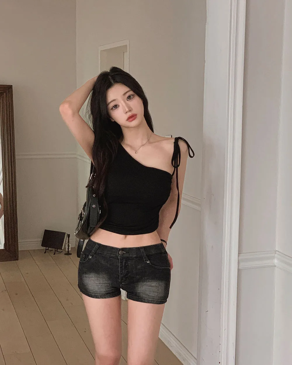반바지 모델 착용 이미지-S1L53
