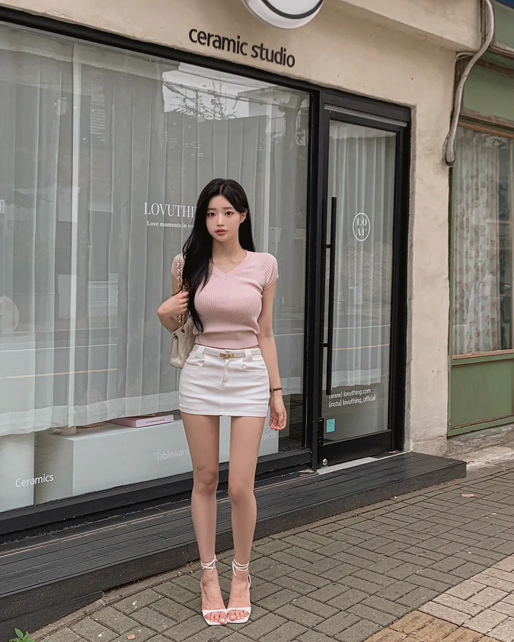 민소매 모델 착용 이미지-S1L49