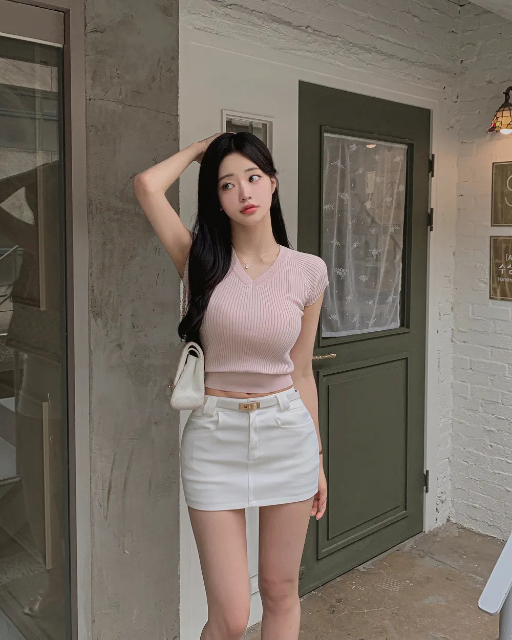 민소매 모델 착용 이미지-S1L43