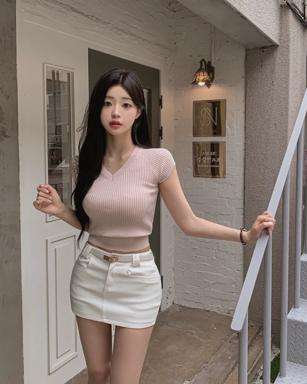 민소매 모델 착용 이미지-S1L26