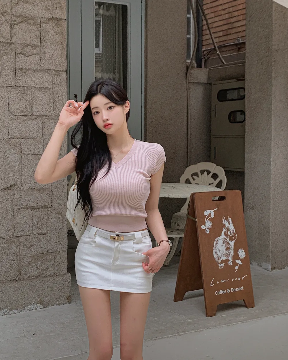 민소매 모델 착용 이미지-S1L48