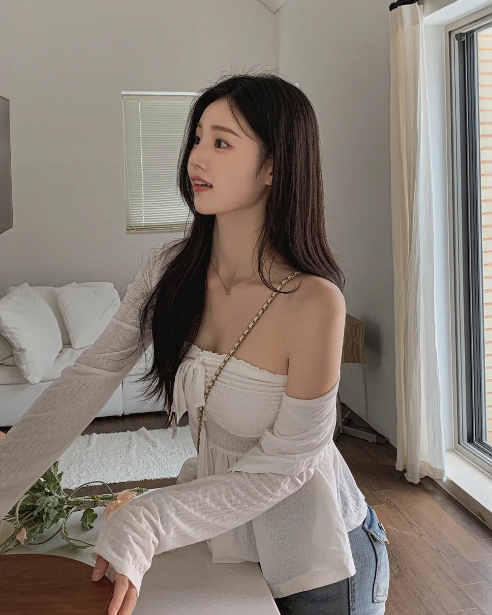 민소매 모델 착용 이미지-S1L93