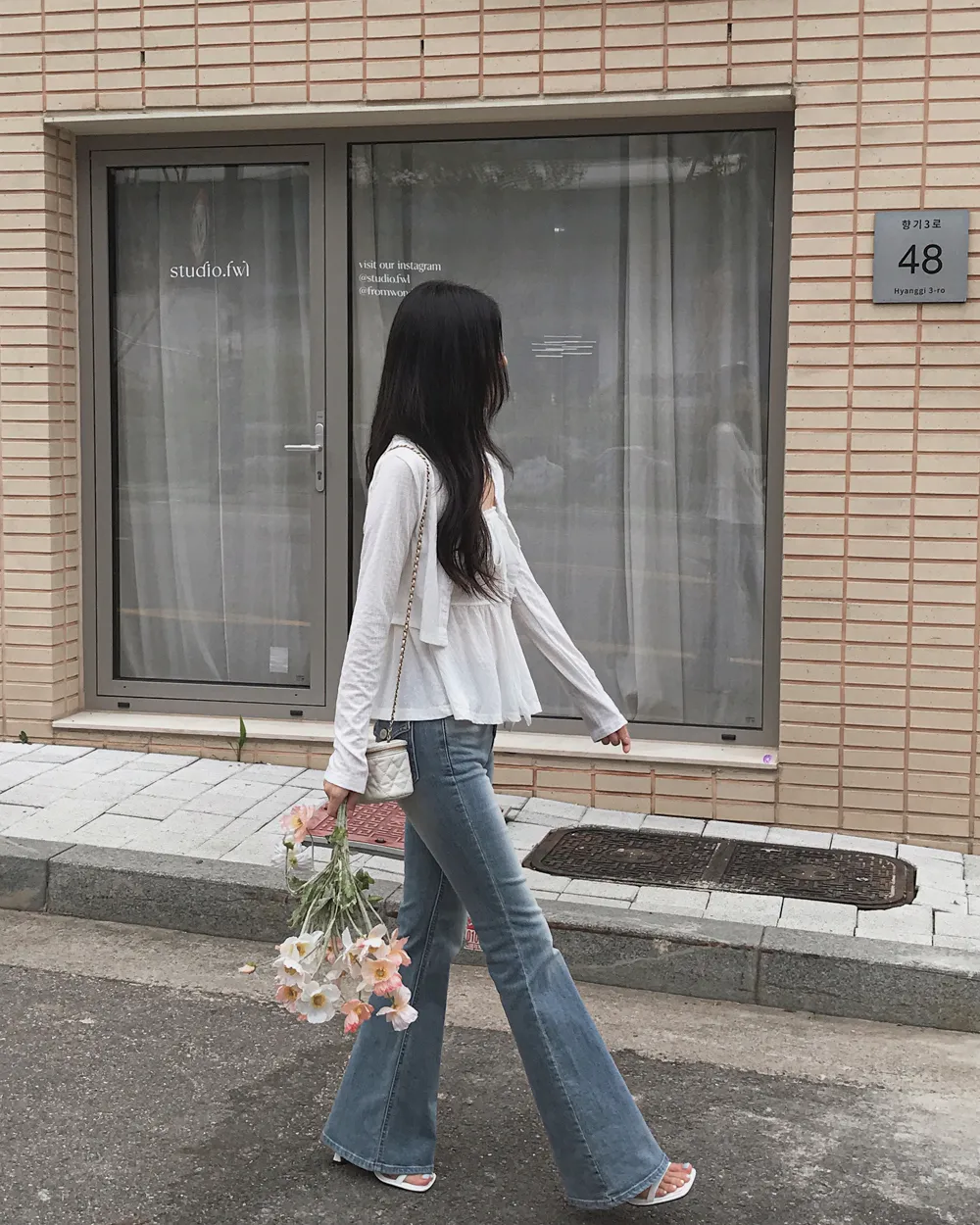민소매 모델 착용 이미지-S1L103