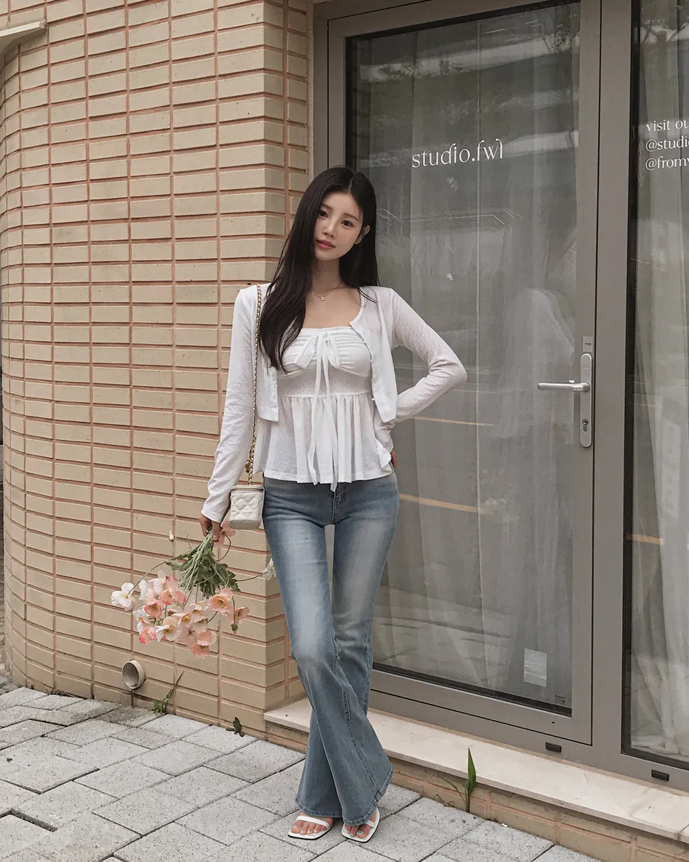 민소매 모델 착용 이미지-S1L86