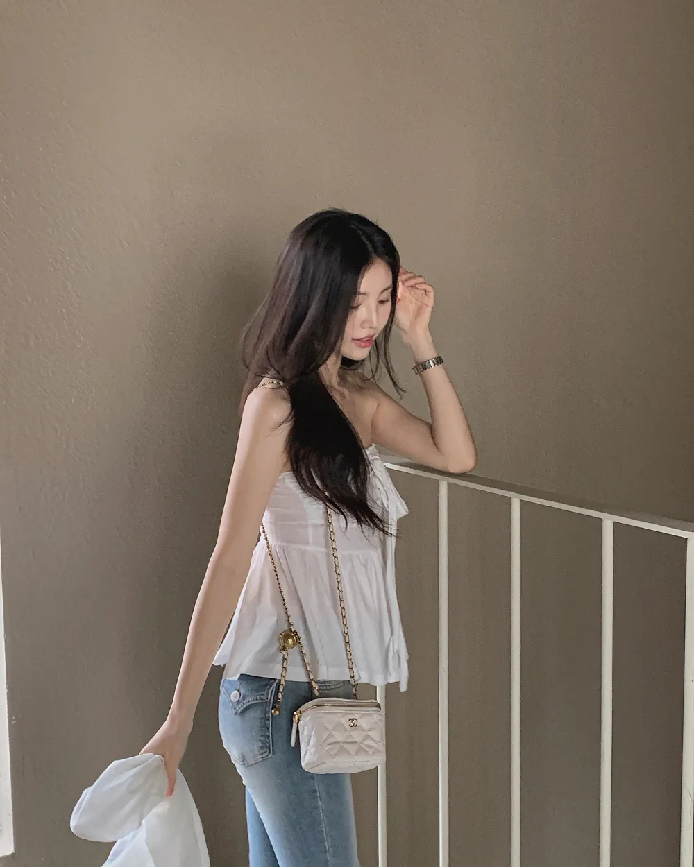 민소매 모델 착용 이미지-S1L81