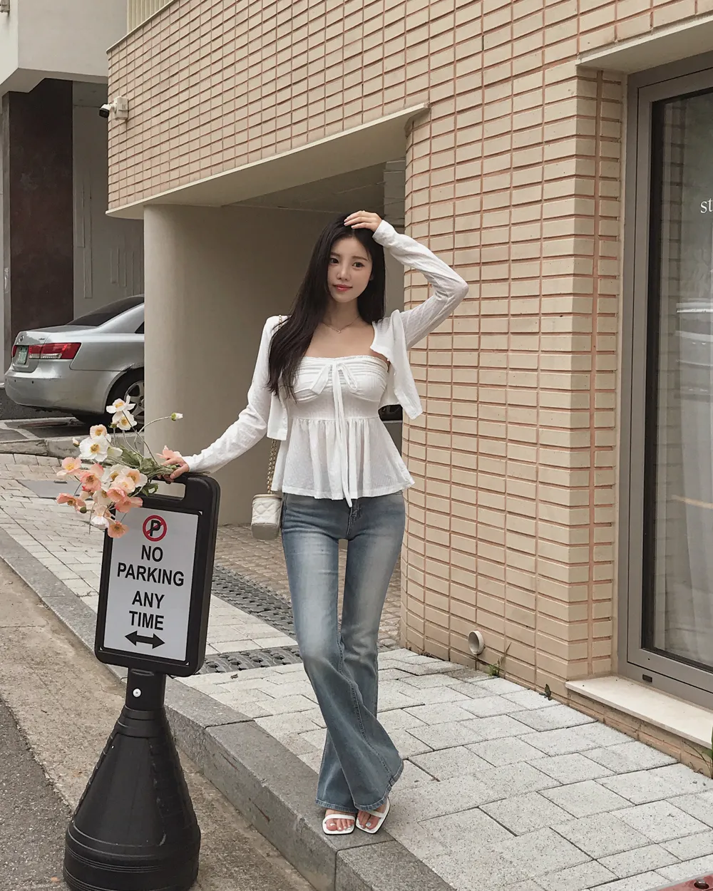 민소매 모델 착용 이미지-S1L89
