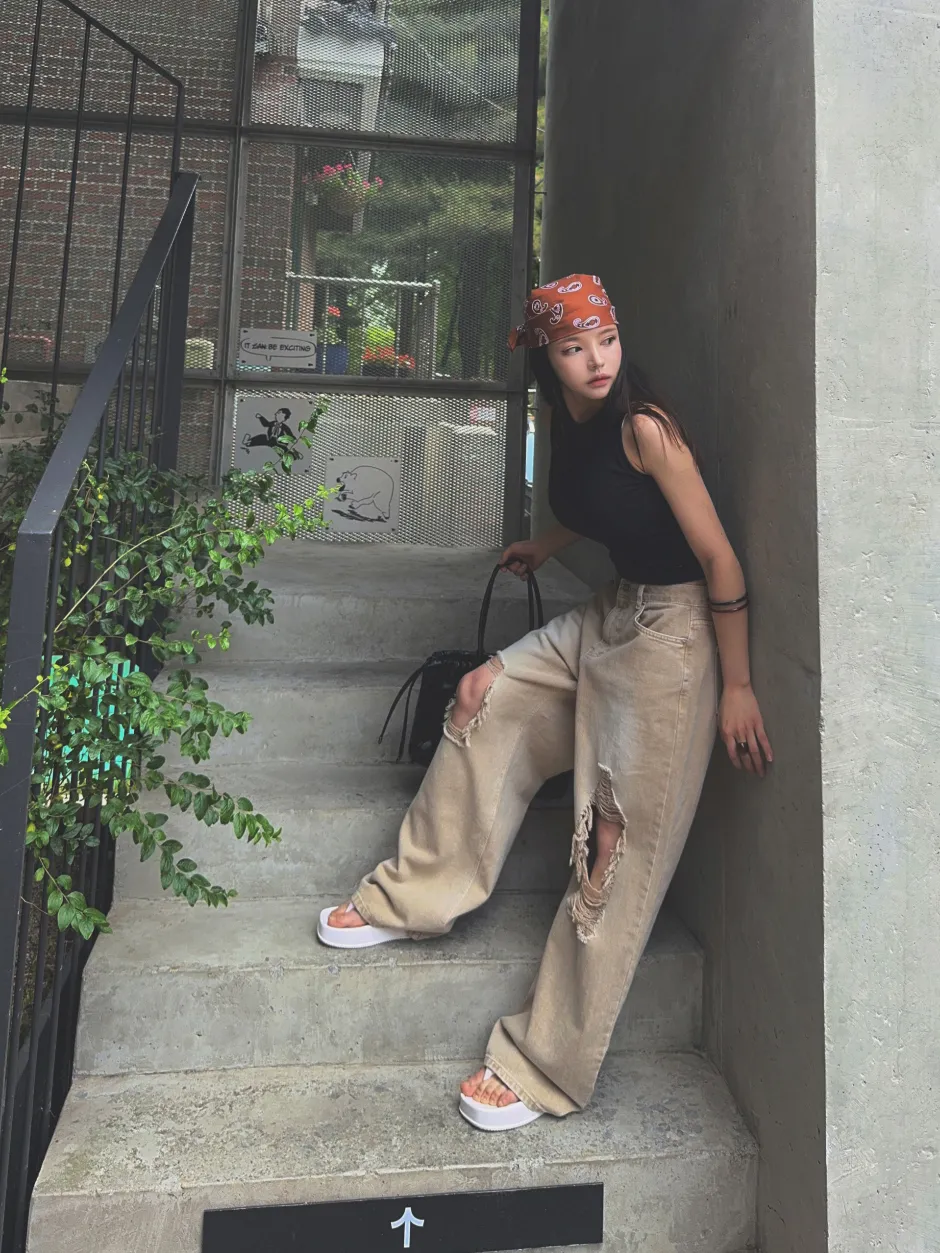 민소매 모델 착용 이미지-S1L21