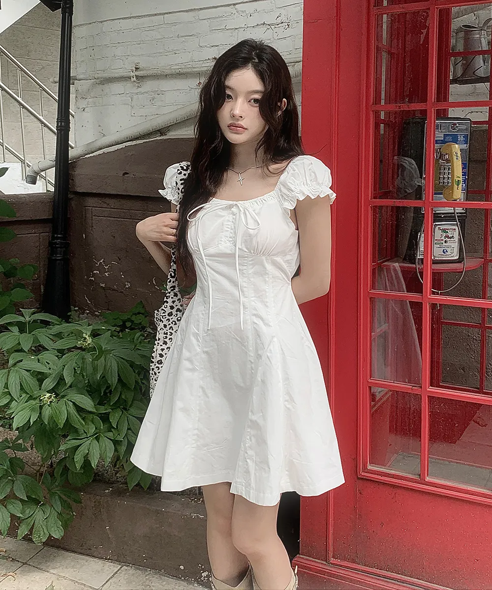 드레스 모델 착용 이미지-S2L3
