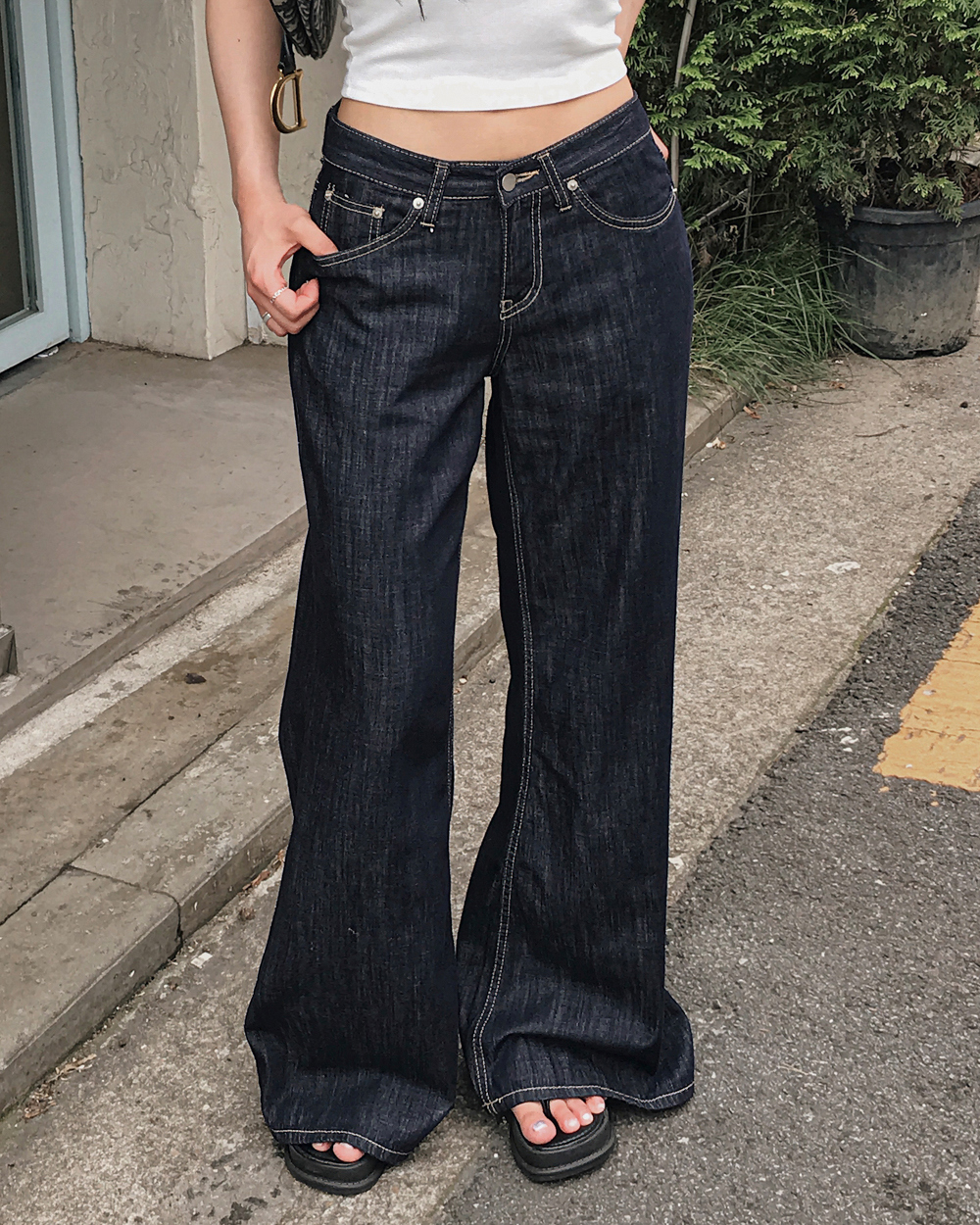 新品✨ami　ロング丈　ブーツカットフレアデニム　インディゴ　ブルー系　w26 ニッセン フレアパンツ ブーツカットパンツ トールサイズ