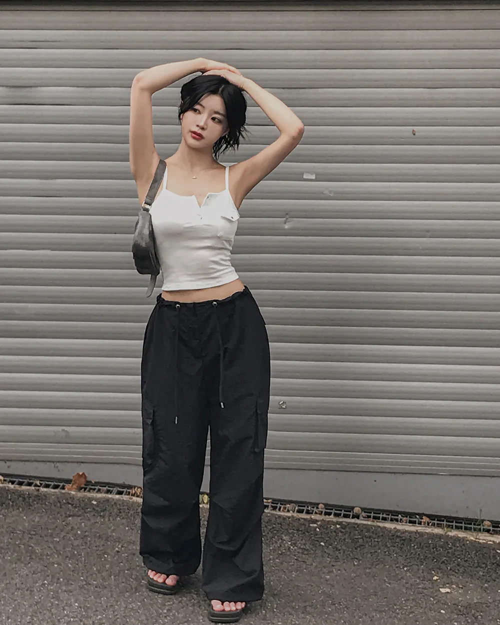 바지 모델 착용 이미지-S1L112