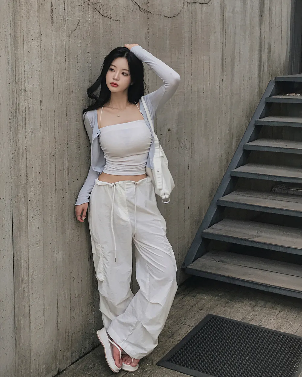 바지 모델 착용 이미지-S1L92