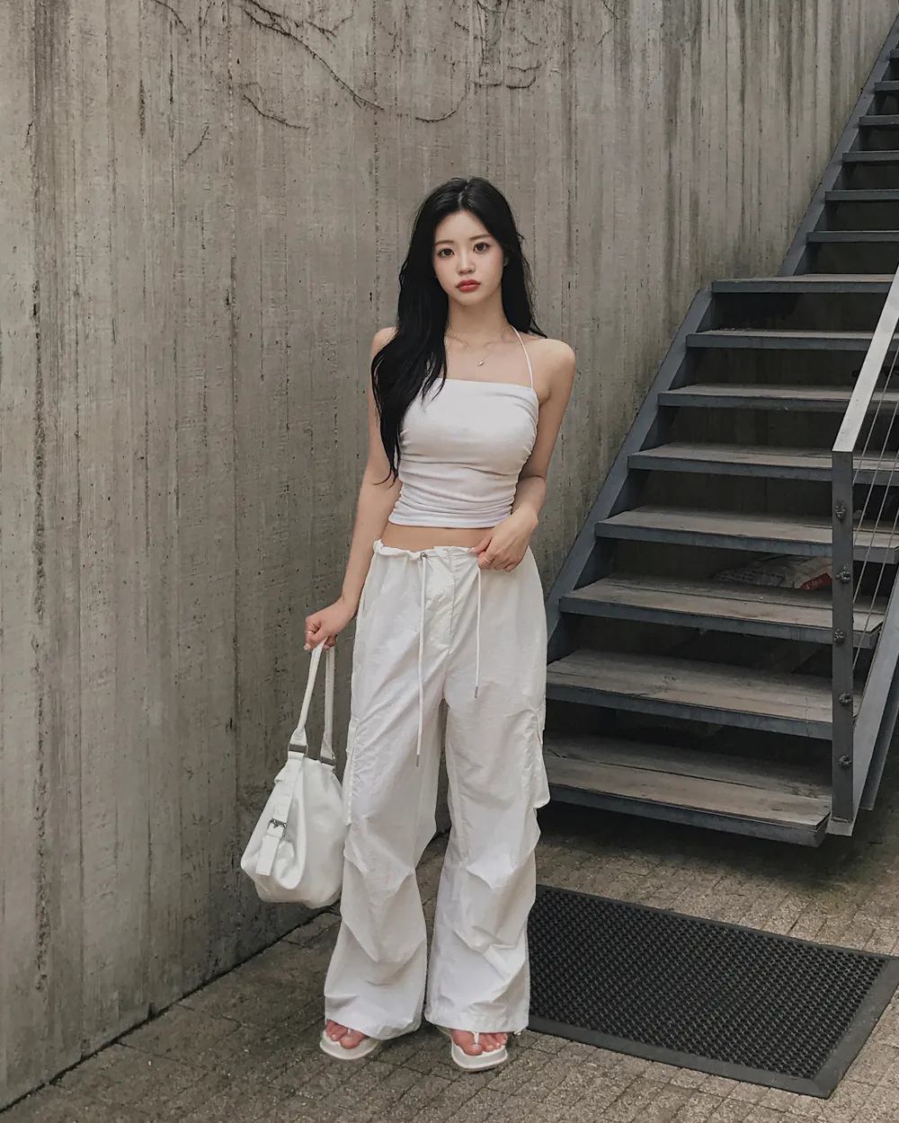 바지 모델 착용 이미지-S1L93