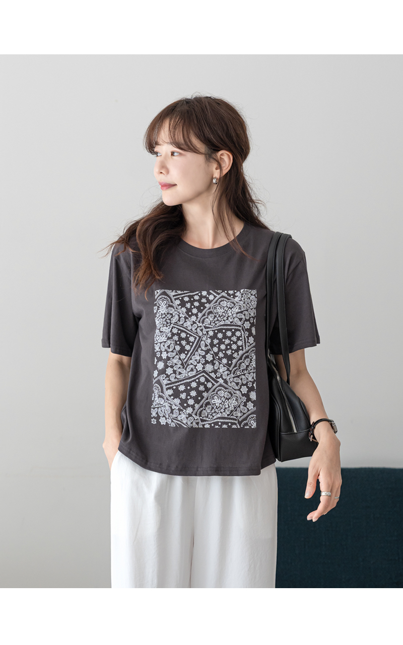 ラウンドネック半袖ペイズリーTシャツ | レディースファッション通販