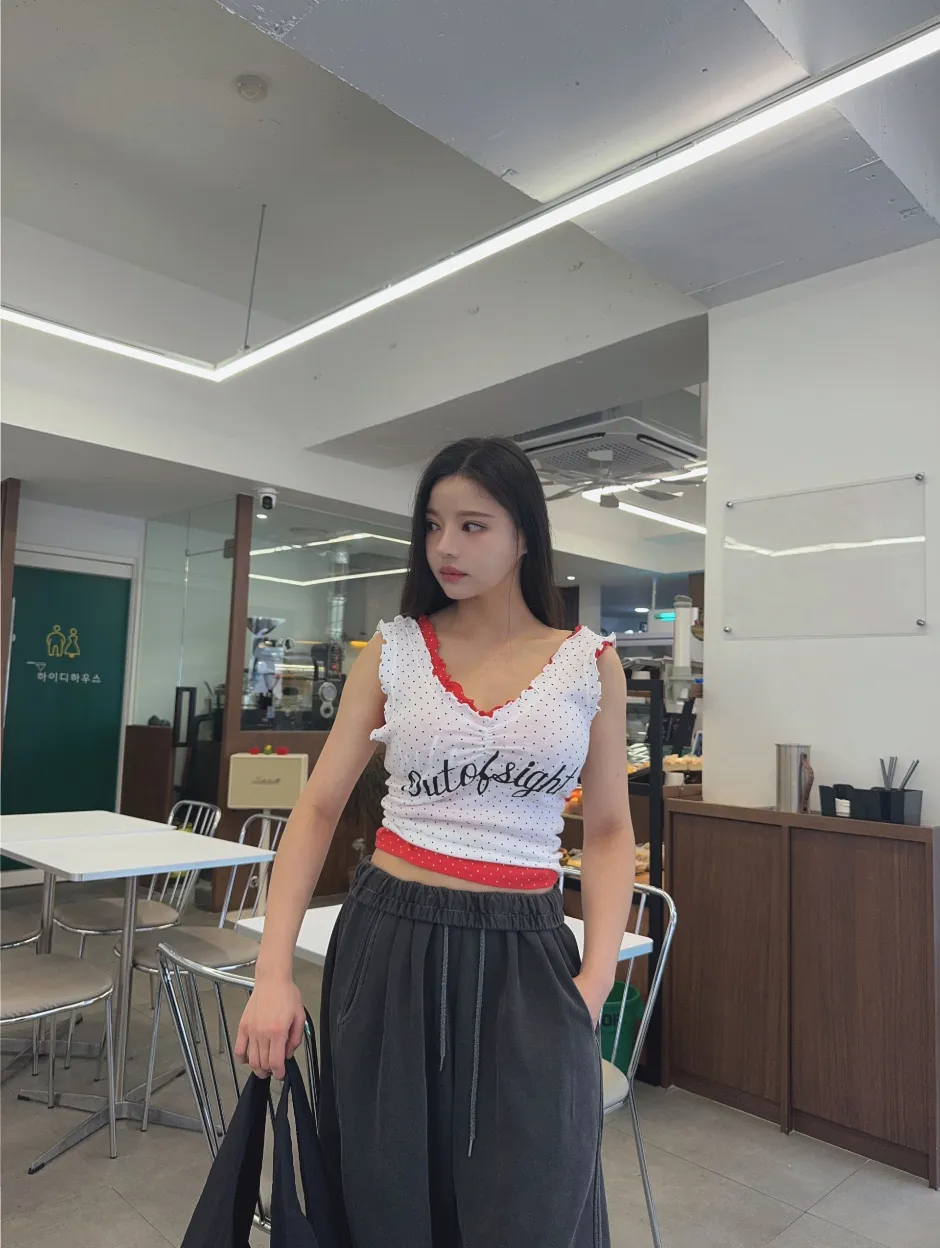 민소매 모델 착용 이미지-S1L13