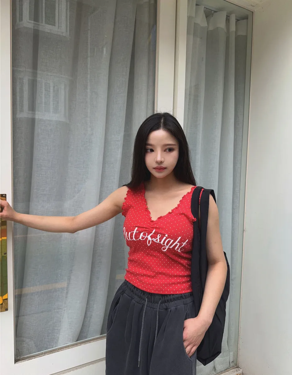 민소매 모델 착용 이미지-S1L24