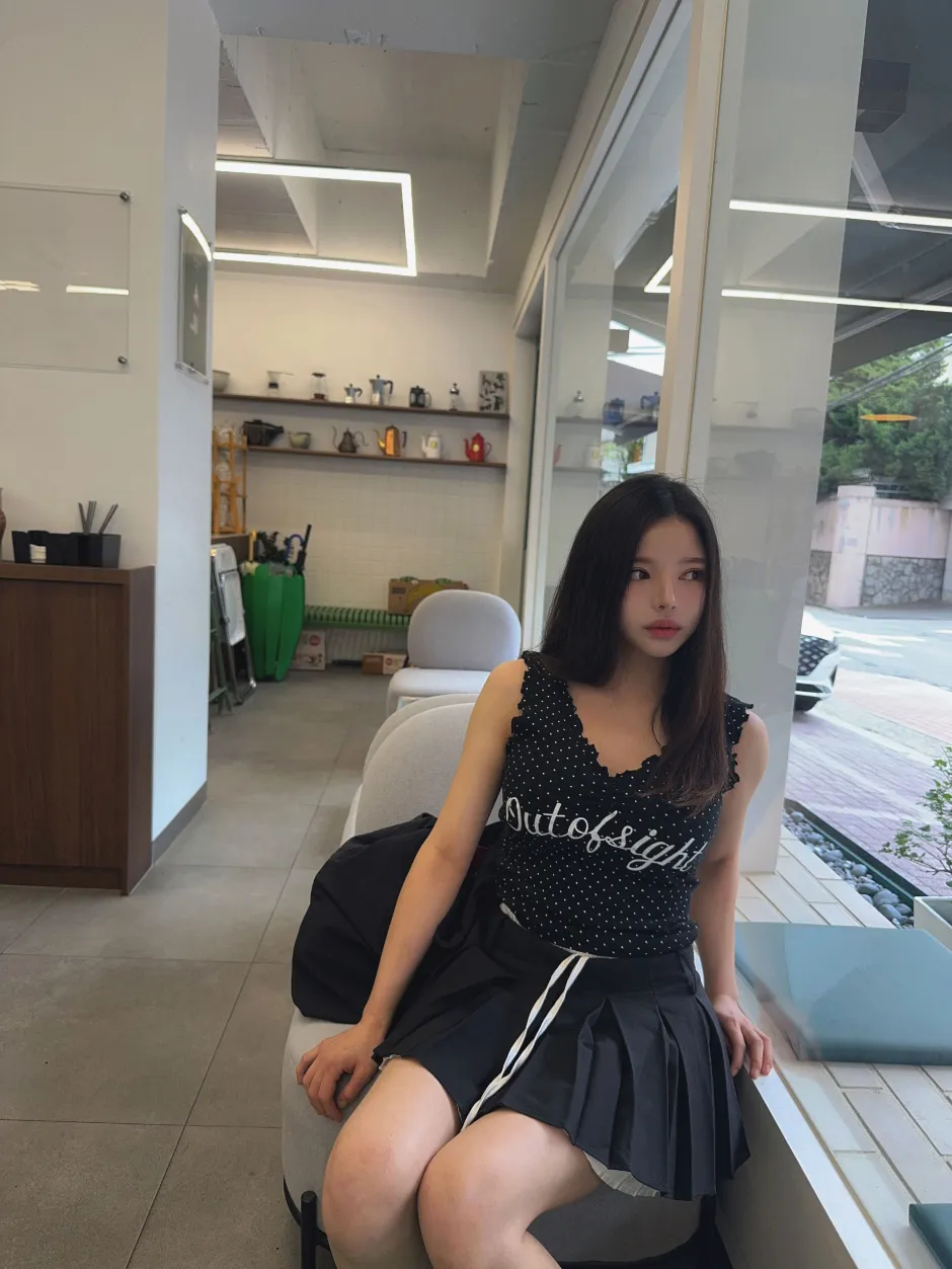 민소매 모델 착용 이미지-S1L21