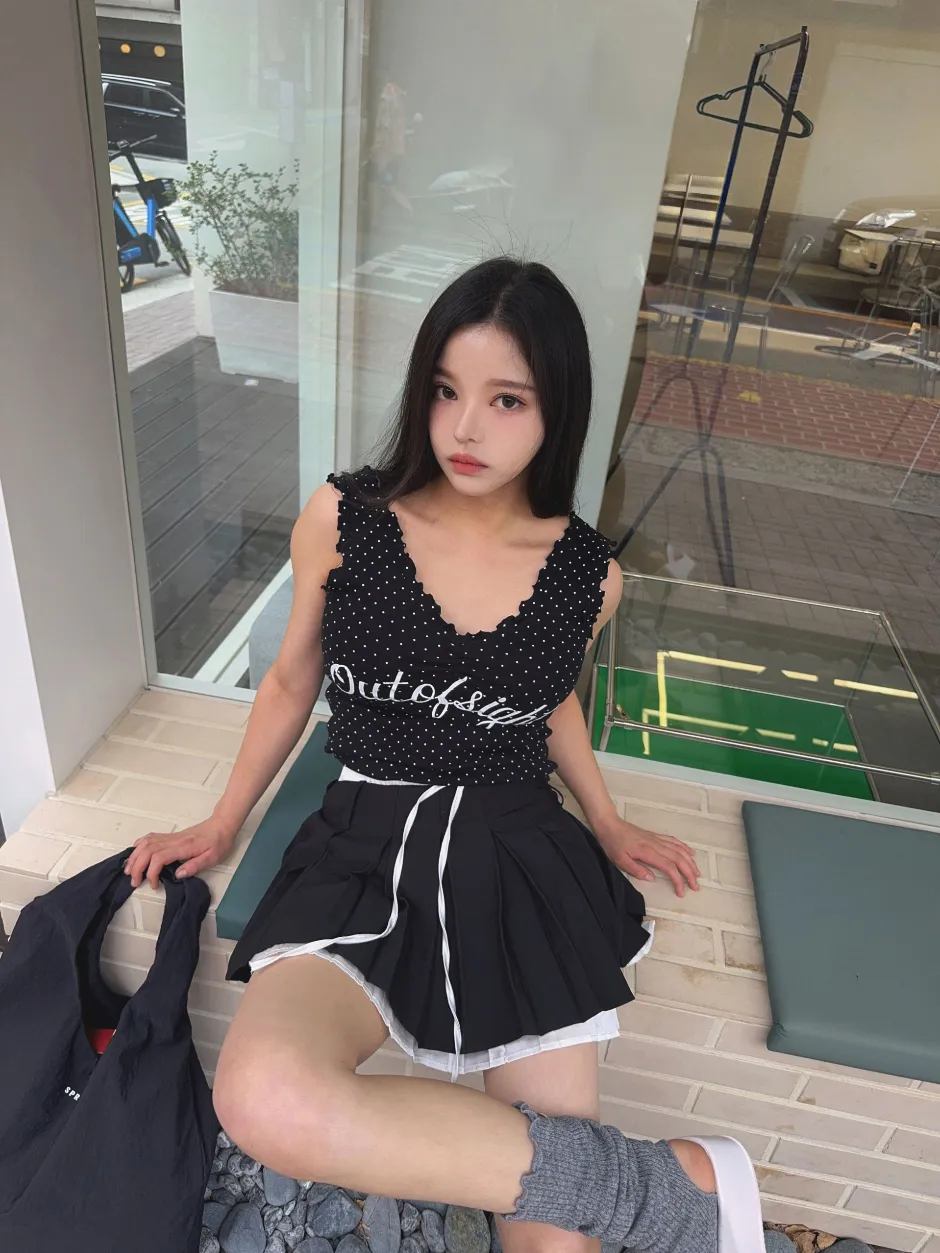 민소매 모델 착용 이미지-S1L48
