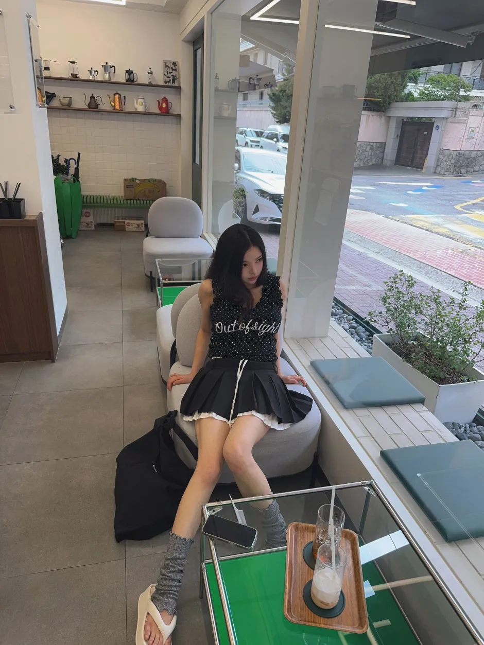 민소매 모델 착용 이미지-S1L14