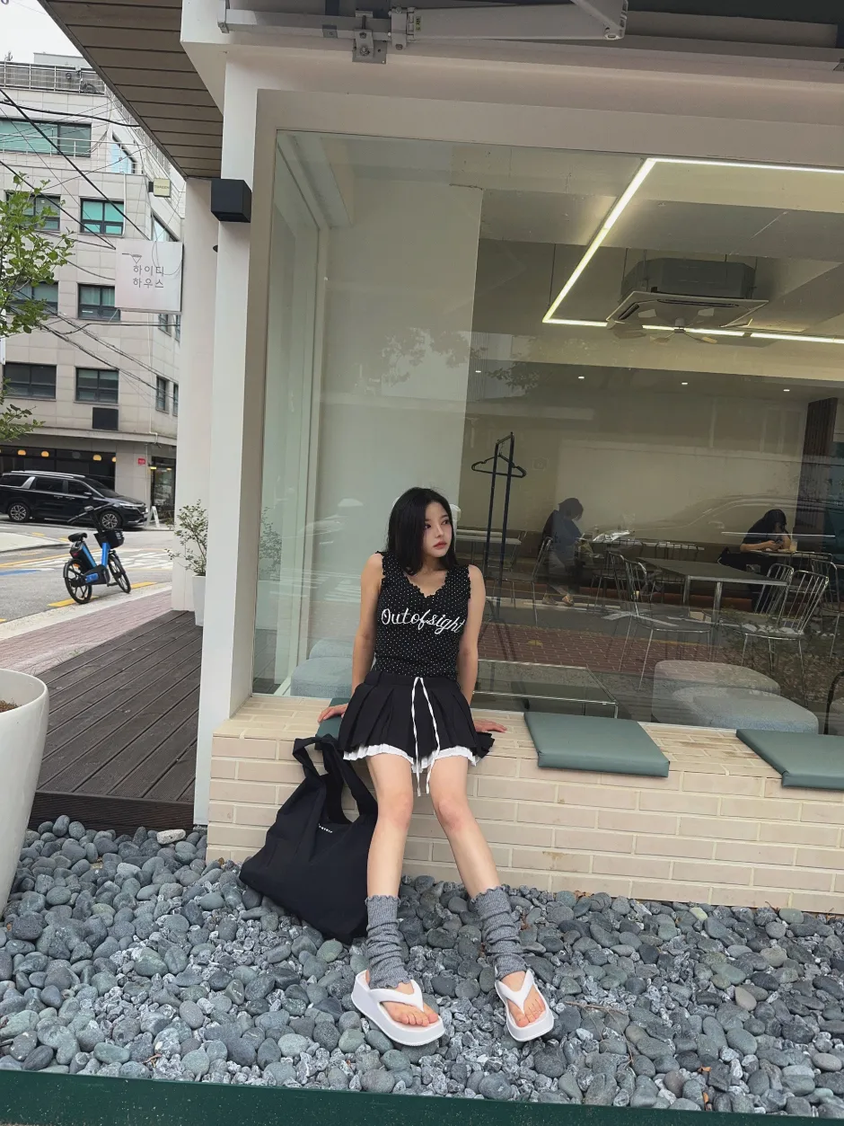 민소매 모델 착용 이미지-S1L45