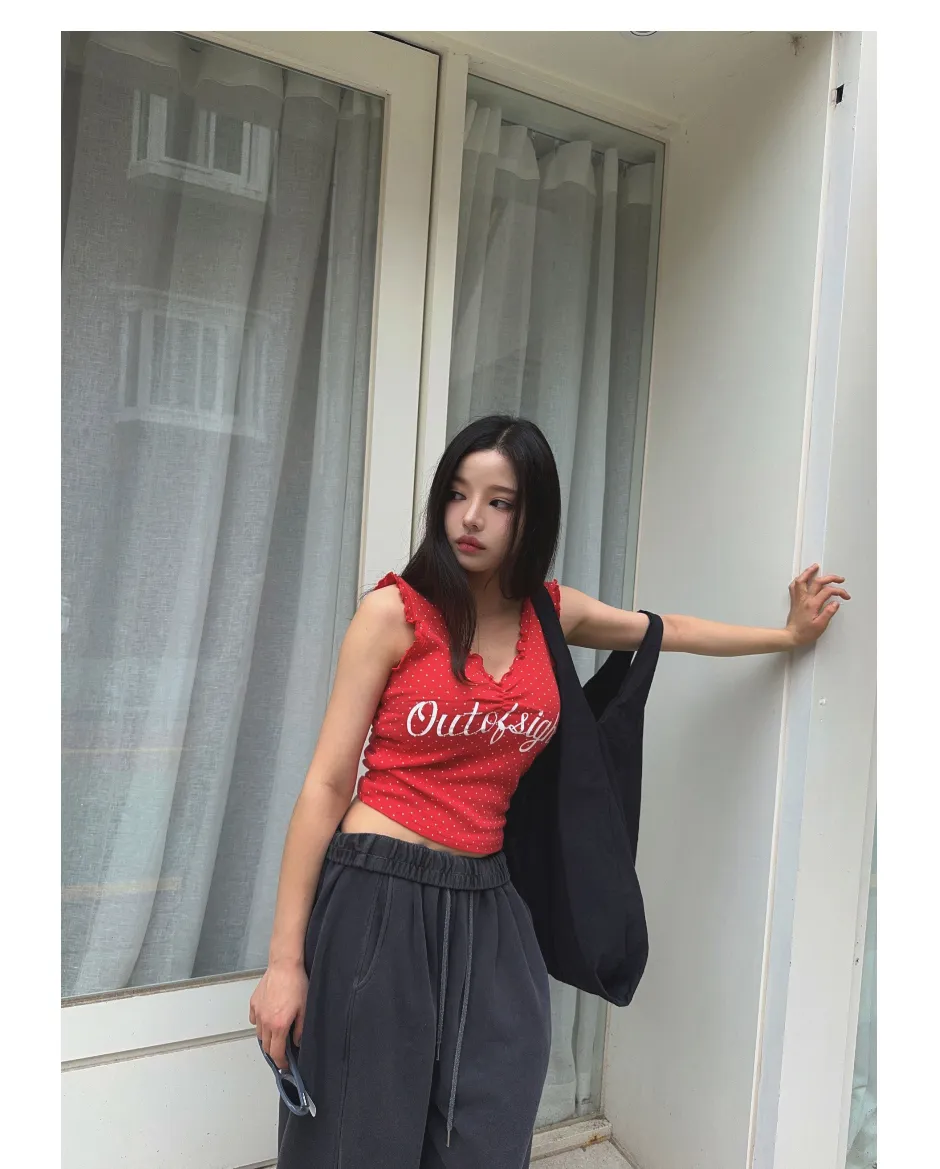 민소매 모델 착용 이미지-S1L7