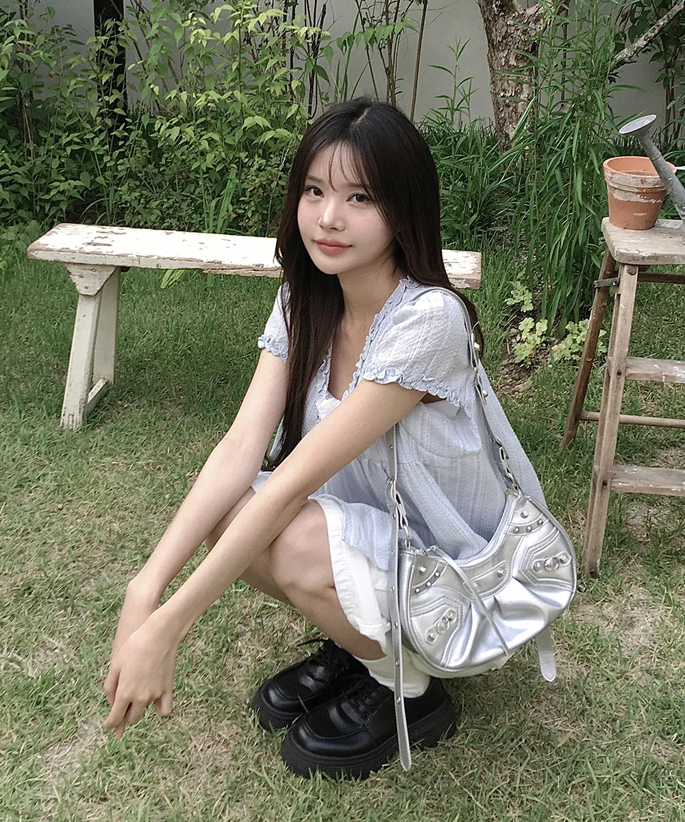 반바지 모델 착용 이미지-S2L18