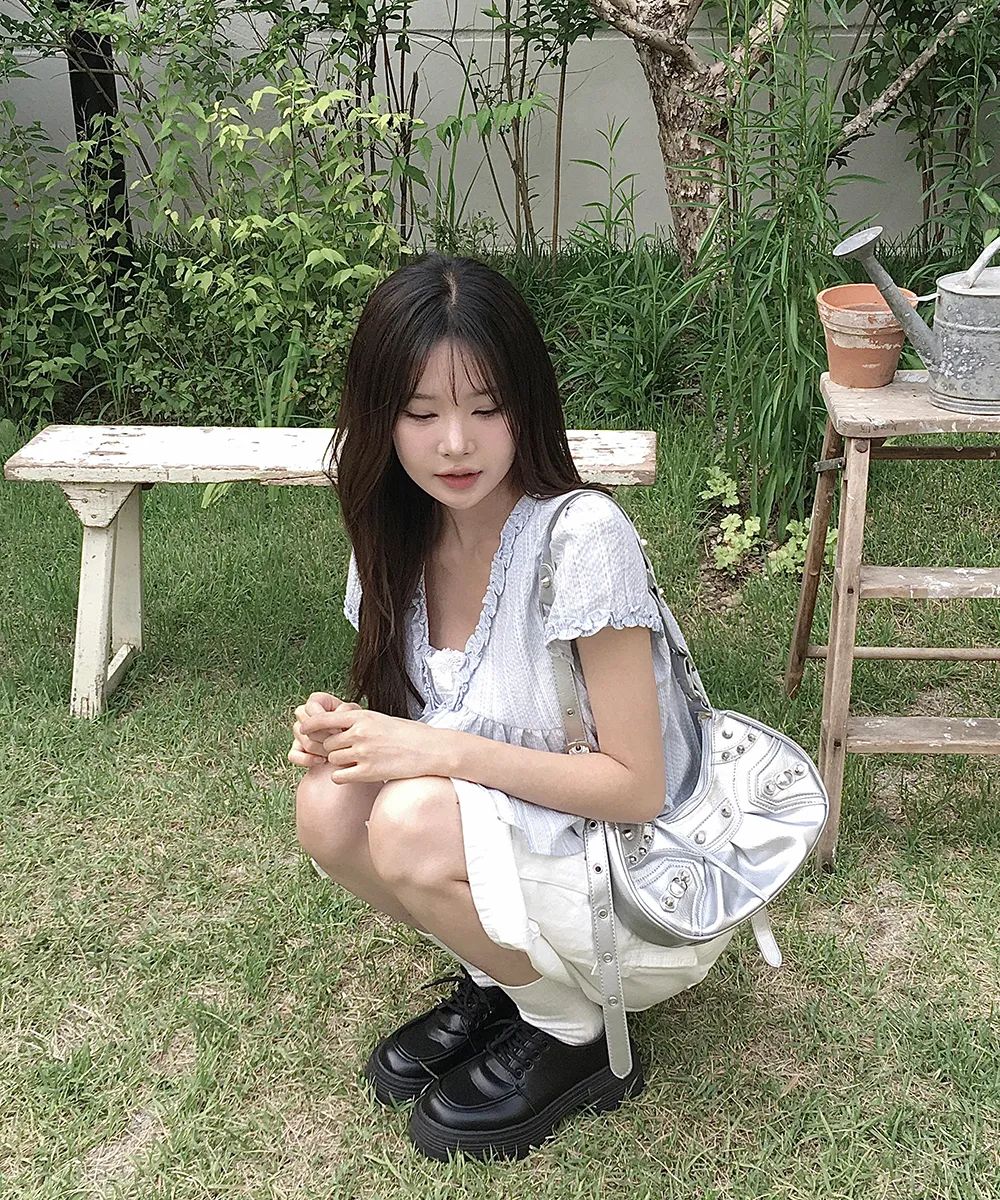반바지 모델 착용 이미지-S2L17
