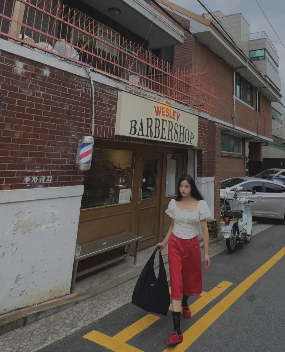 블라우스 모델 착용 이미지-S1L23