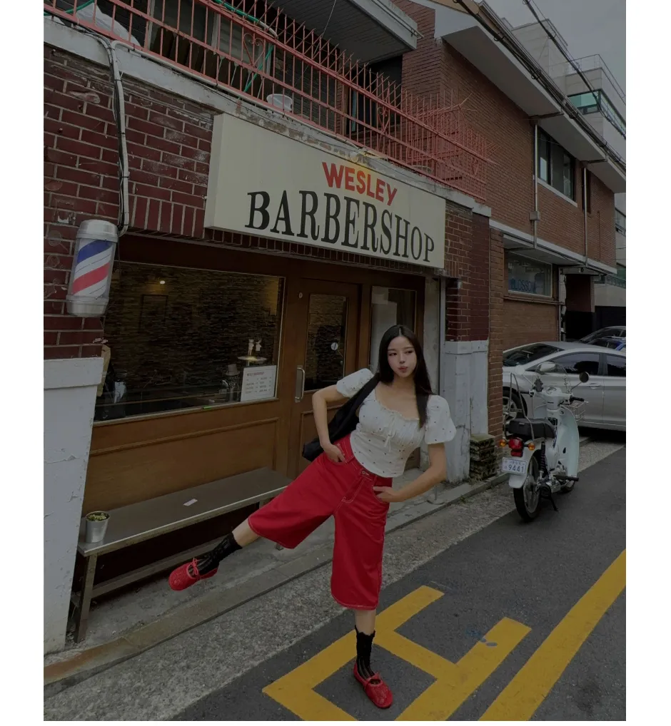 블라우스 모델 착용 이미지-S1L8