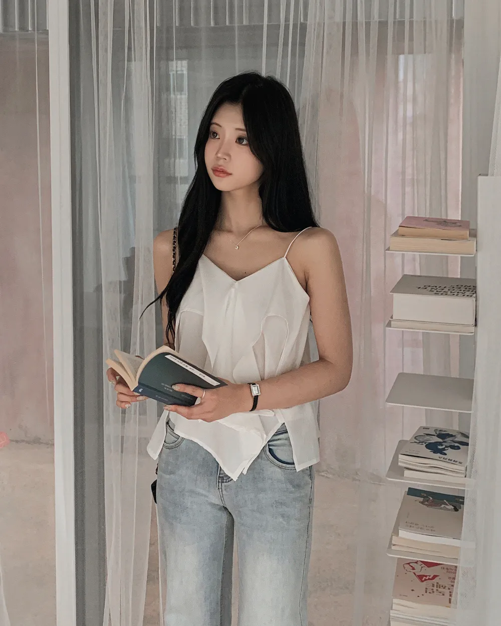 민소매 모델 착용 이미지-S1L53