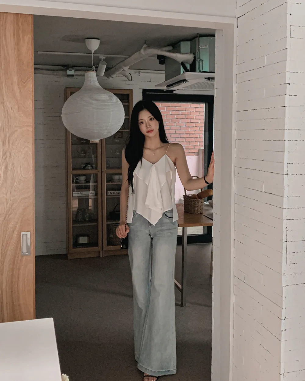 민소매 모델 착용 이미지-S1L67