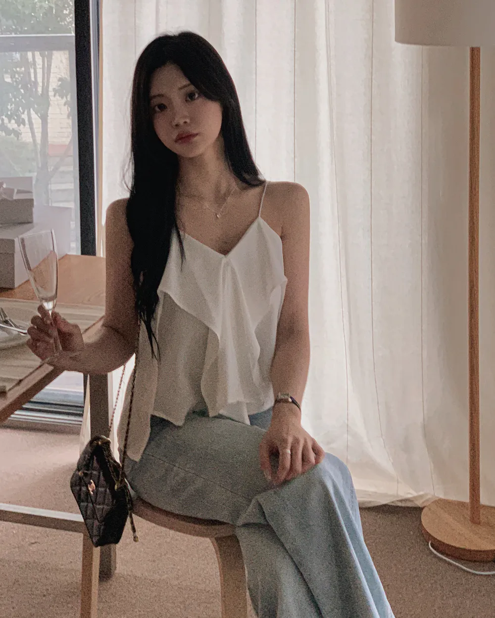 민소매 모델 착용 이미지-S1L65
