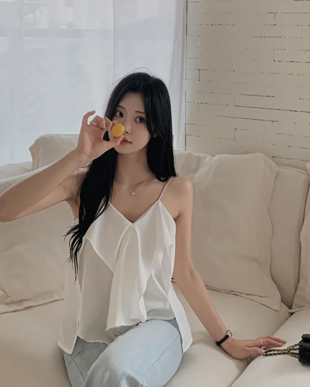 민소매 모델 착용 이미지-S1L60